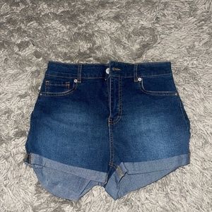 Fashion nova love tree jean shorts sz SMALL (0)
